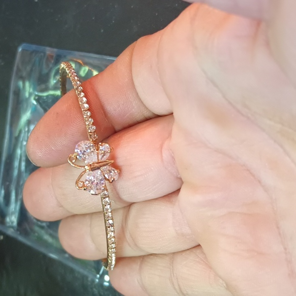 Butterfly bracelet with rhinestones gold